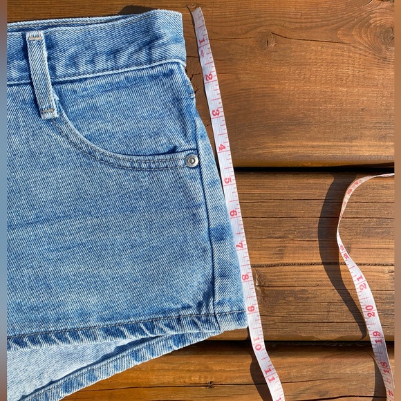 Vintage Canadian Denim Jean Shorts Lightwashed | SIZE: US 7 - Picture 7 of 11